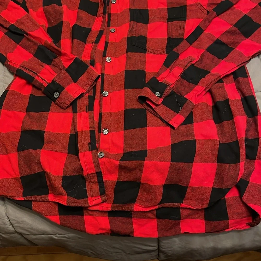 Large cozy black and red flannel - Picture 2 of 4